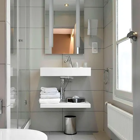 Mercure Gare De L'est 4* פריז